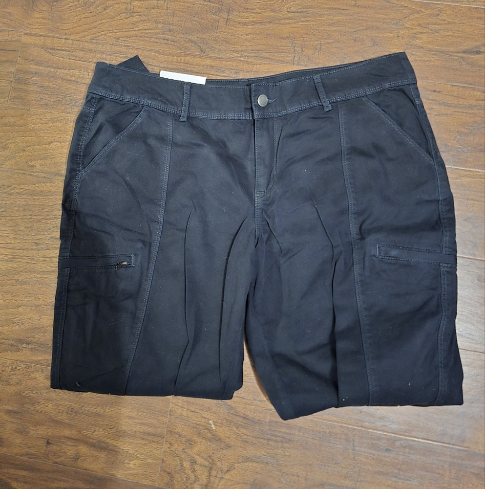 Natural Reflections Black Cargo Shorts